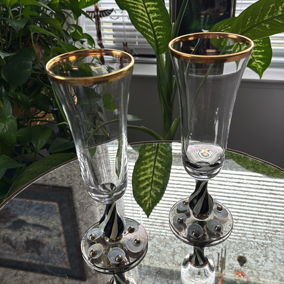 Gold and Silver Ornate Drinkware Flutes - Picture 7 of 9